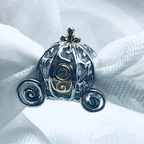 🏰 NWOT LOT Princess Cinderella  & her Enchanted Carriage Charms✨💙 - Picture 13 of 16